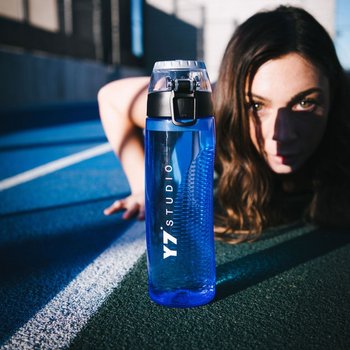 thermos hydration bottle with rotating intake meter